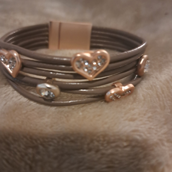 Elegant Heart Charm Bracelet - Picture 2 of 2